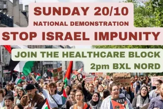 Affiche annonçant une manifestation nationale contre l'impunité d'Israël, avec une foule de manifestants brandissant des drapeaux palestiniens.